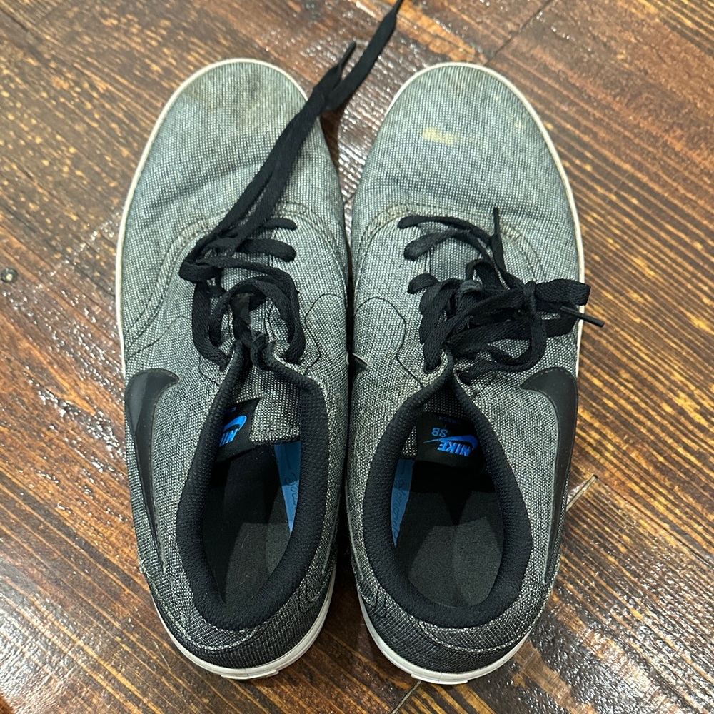 Nike Men's Black and Gray Sneakers